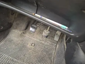 Foto de PEDAL EMBRAGUE FORD FOCUS FAMILIAR (CAK) 1.8 TDDI Turbodiesel CAT (90 CV / 66 KW)