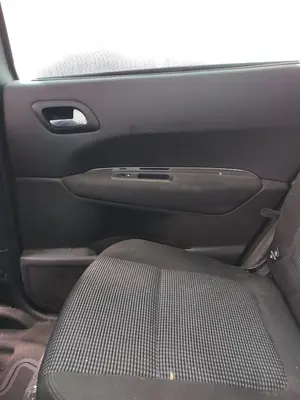 Foto de GUARNECIDO PUERTA TRASERA DERECHA PEUGEOT 5008 1.6 HDi FAP CAT (9HZ / DV6TED4) (109 CV / 80 KW) referencia 9346FV