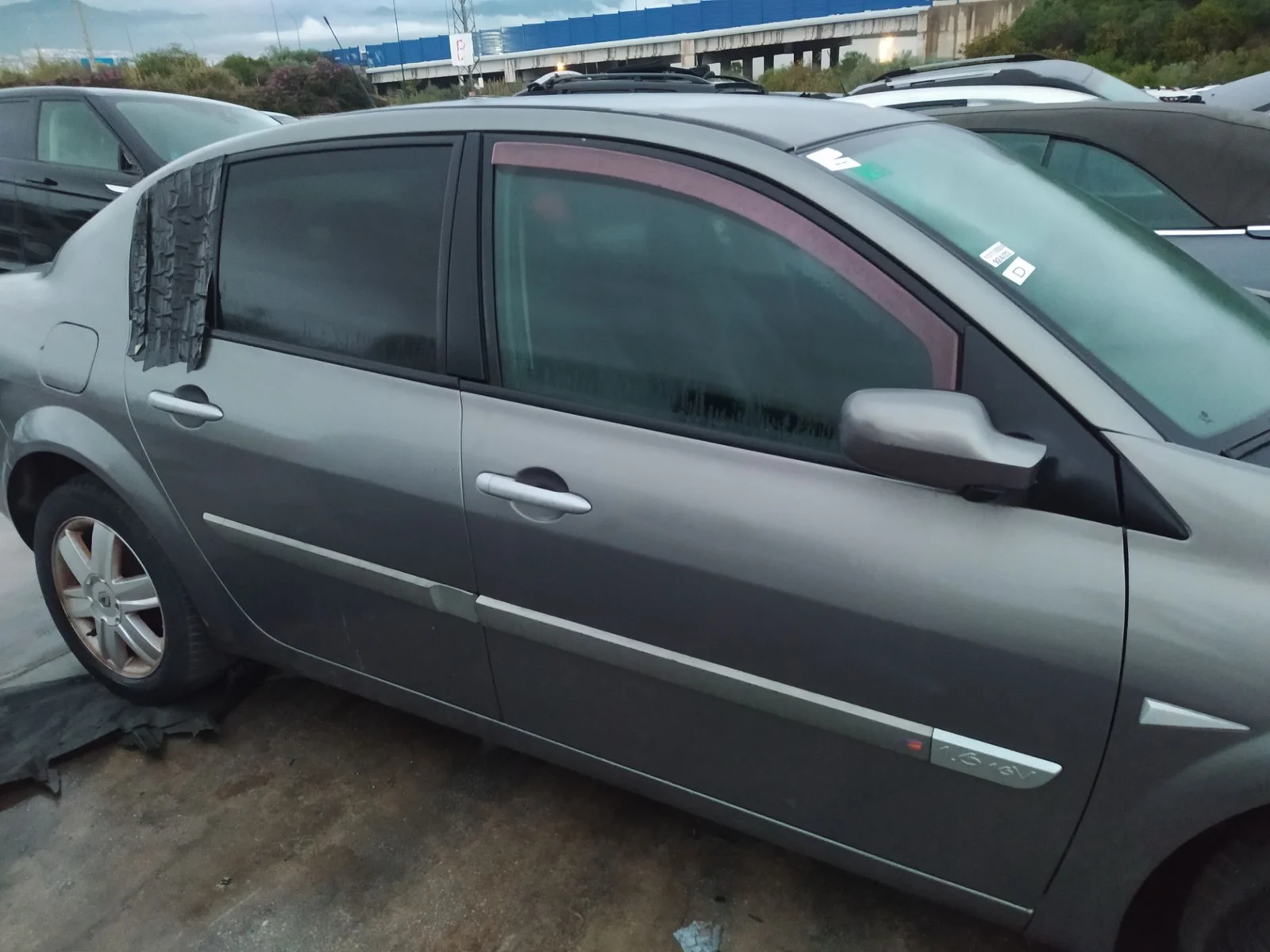 Foto de MANETA EXTERIOR DELANTERA DERECHA RENAULT MEGANE II CLASSIC BERLINA 1.6 16V (113 CV / 83 KW) referencia 7701474436