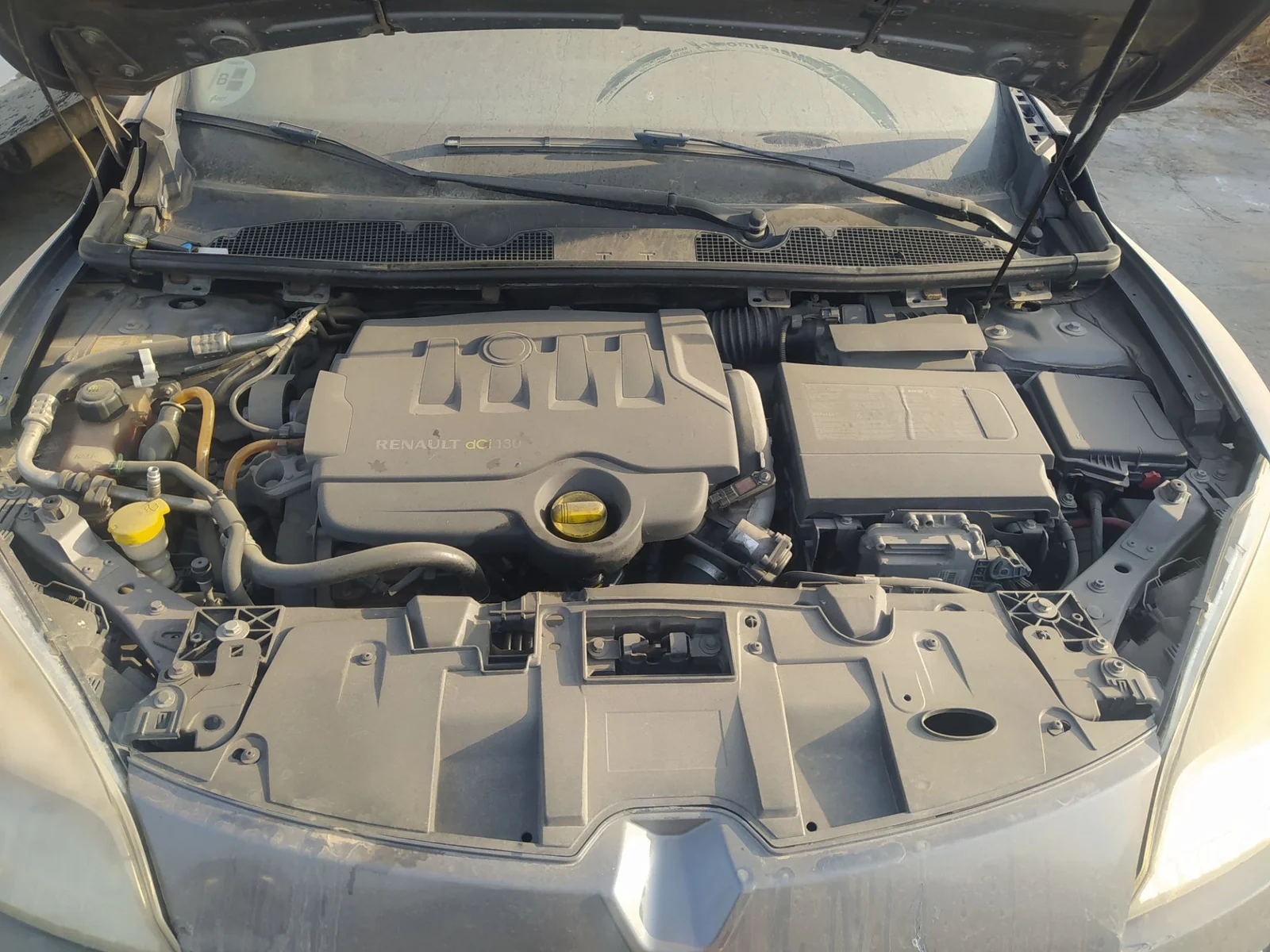 Foto de CAJA FILTRO AIRE RENAULT MEGANE III SPORT TOURER 1.9 dCi Diesel (131 CV / 96 KW) referencia 8200947663