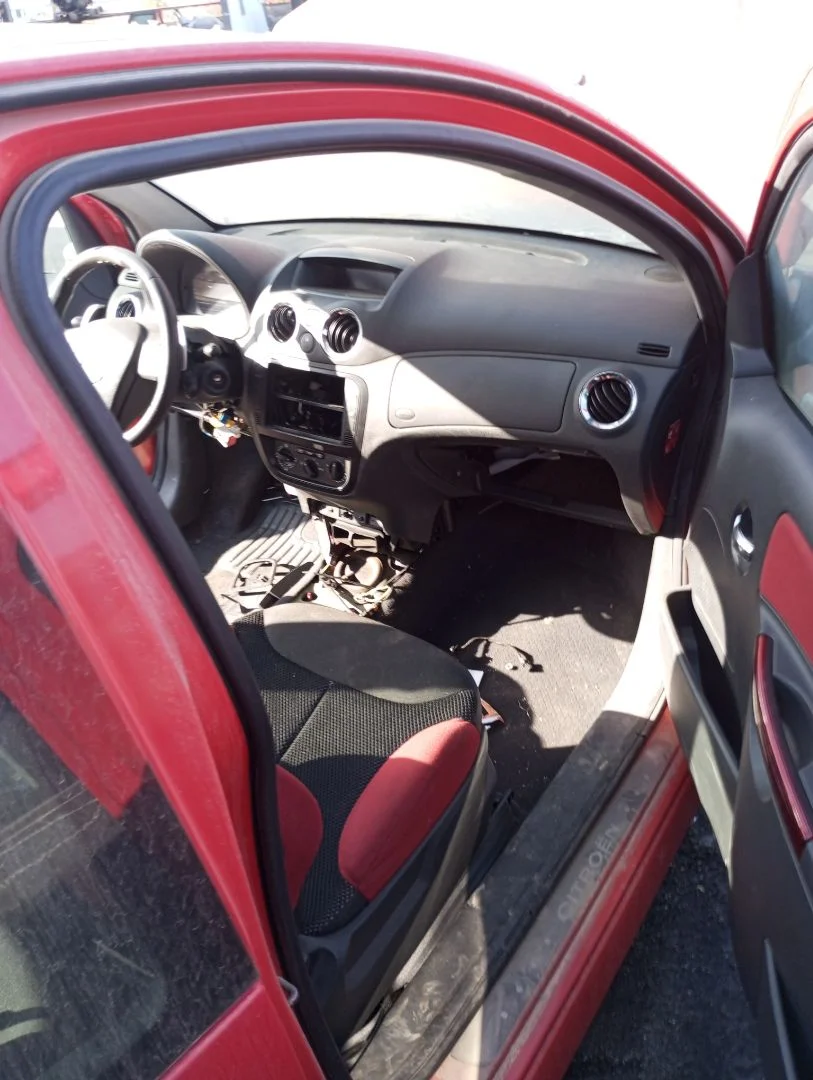 Foto de GOMAS CONTORNO PUERTA CITROEN C2 1.4 (73 CV / 54 KW)