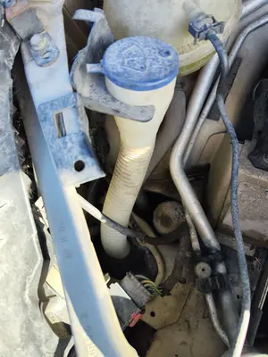 Foto de DEPOSITO LIMPIA CITROEN C4 BERLINA 1.6 16V HDi (90 CV / 66 KW) referencia 6431F8