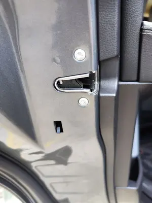 Foto de CERRADURA PUERTA TRASERA IZQUIERDA MERCEDES-BENZ CLASE GLE (BM 292) COUPE 3.0 CAT (390 CV / 287 KW) referencia A0997300200
