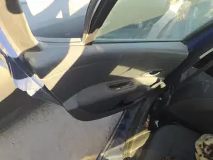 Foto de MANETA ELEVALUNAS TRASERA IZQUIERDA RENAULT CLIO III 1.5 dCi Diesel CAT (86 CV / 63 KW)