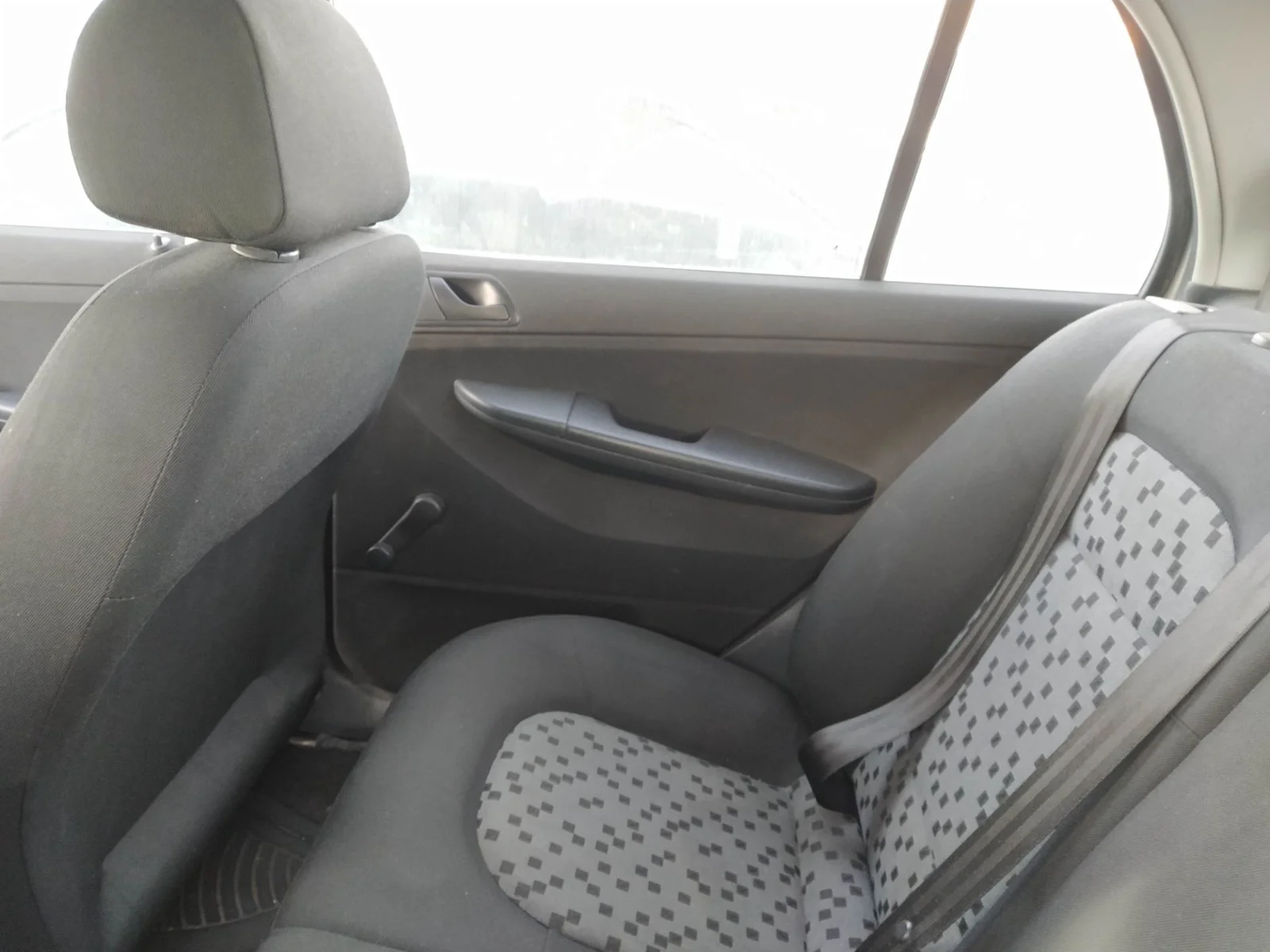 Foto de GUARNECIDO PUERTA TRASERA DERECHA SKODA FABIA (6Y2/6Y3) 1.4 TDI (69 CV / 51 KW) referencia 6Y6867212AQFKZ