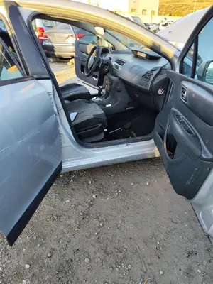 Foto de GOMAS CONTORNO PUERTA CITROEN C4 BERLINA 1.6 16V HDi FAP (109 CV / 80 KW)