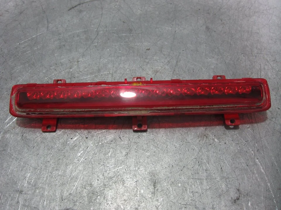 Foto de LUZ CENTRAL DE FRENO AUDI A4 CABRIOLET (8H) 2.0 TDI (140 CV / 103 KW) referencia 8H0945097