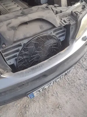 Foto de ELECTROVENTILADOR RADIADOR AIRE ACONDICIONADO BMW SERIE X5 (E53) 3.0 Turbodiesel CAT (218 CV / 160 KW)