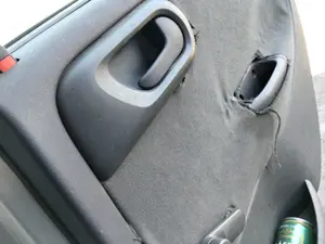 Foto de MANETA INTERIOR TRASERA DERECHA OPEL CORSA C 1.2 16V CAT (Z 12 XE / LW4) (75 CV / 55 KW)