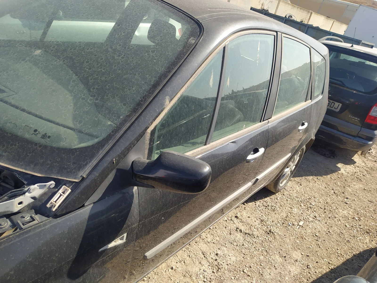 Foto de LUNA DELANTERA IZQUIERDA RENAULT SCENIC II (JM) 1.5 dCi Diesel (106 CV / 78 KW) referencia 8200120589