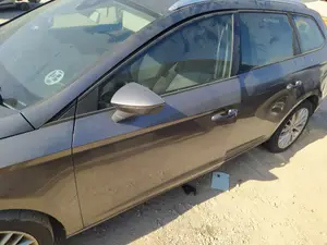 Foto de LUNA DELANTERA IZQUIERDA SEAT LEON ST 5F8 1.6 TDI (105 CV / 77 KW) referencia 5F4845201A
