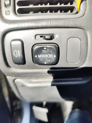 Foto de MANDO RETROVISOR TOYOTA COROLLA (E11) 2.0 Turbodiesel CAT (90 CV / 66 KW)