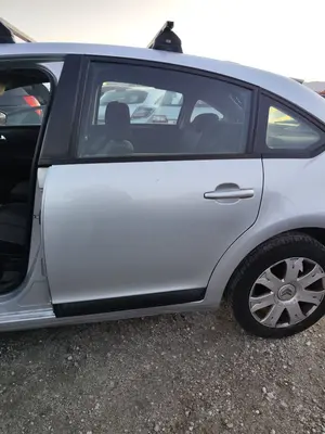 Foto de PUERTA TRASERA IZQUIERDA CITROEN C4 BERLINA 1.6 16V HDi FAP (109 CV / 80 KW)
