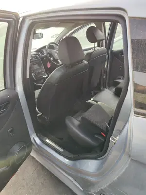Foto de GOMAS CONTORNO PUERTA MERCEDES-BENZ CLASE B (BM 245) 2.0 CDI CAT (109 CV / 80 KW)