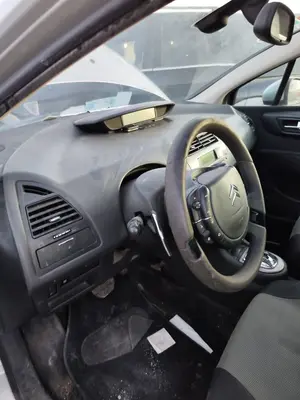 Foto de SALPICADERO CITROEN C4 BERLINA 1.6 16V HDi FAP (109 CV / 80 KW)