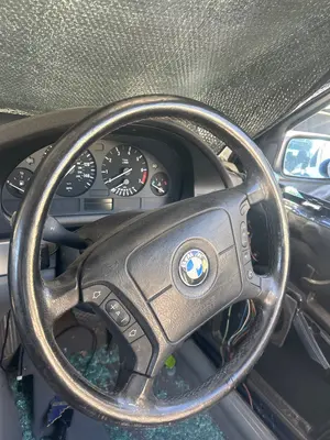 Foto de VOLANTE BMW SERIE 5 TOURING (E39) 2.0 24V (150 CV / 110 KW)