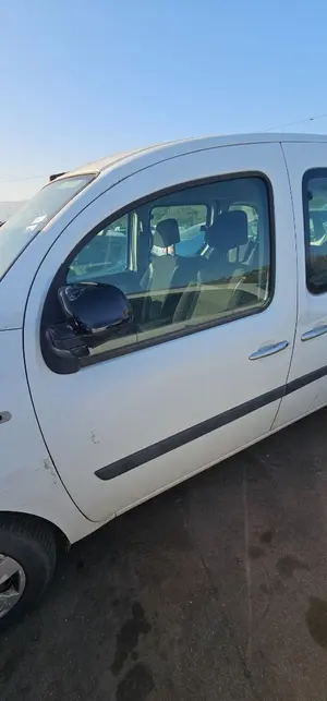 Foto de PUERTA DELANTERA IZQUIERDA RENAULT KANGOO II (F/KW0) 1.5 dCi Diesel FAP (90 CV / 66 KW) referencia 801010229R