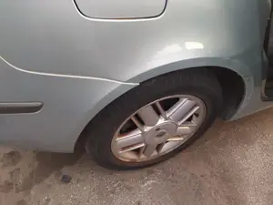 Foto de PASO RUEDA TRASERO DERECHO RENAULT LAGUNA II (BG0) 2.2 dCi Turbodiesel (150 CV / 110 KW)