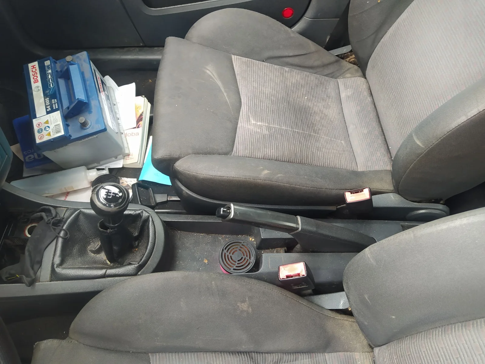 Foto de ENGANCHE CINTURON DELANTERO DERECHO SEAT CORDOBA BERLINA (6L2) 1.4 16V (101 CV / 74 KW)