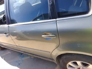 Foto de CERRADURA PUERTA TRASERA IZQUIERDA VOLKSWAGEN PASSAT BERLINA (3B3) 1.9 TDI (131 CV / 96 KW) referencia 3B4839016AL