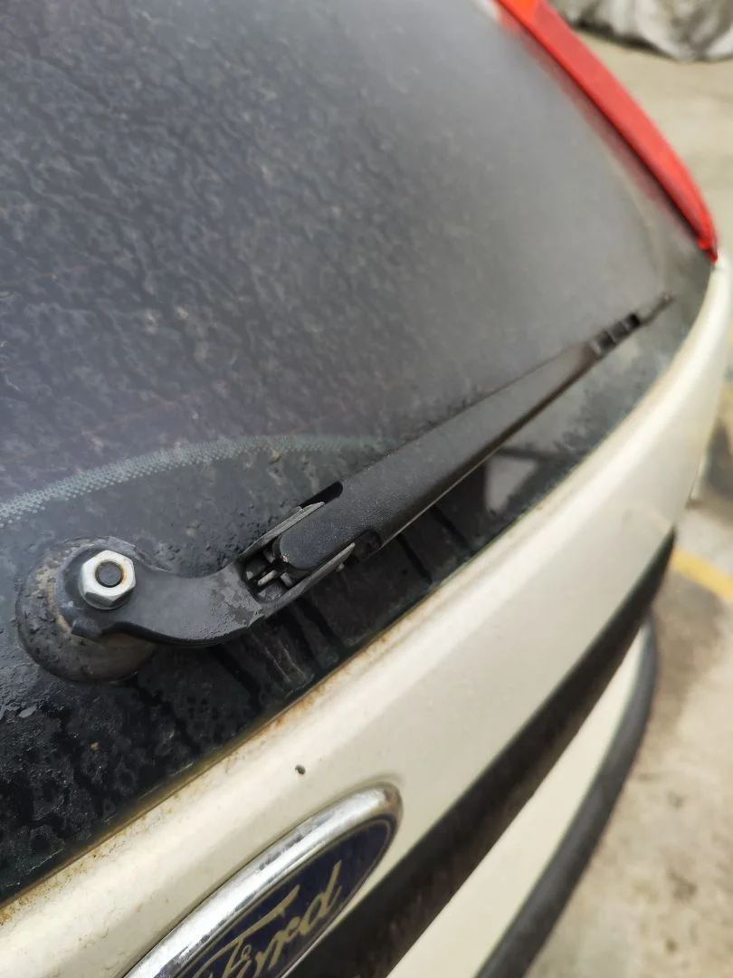 Foto de BRAZO LIMPIA TRASERO FORD FOCUS BERLINA (CAP) 1.6 TDCi CAT (90 CV / 66 KW) referencia 1371797
