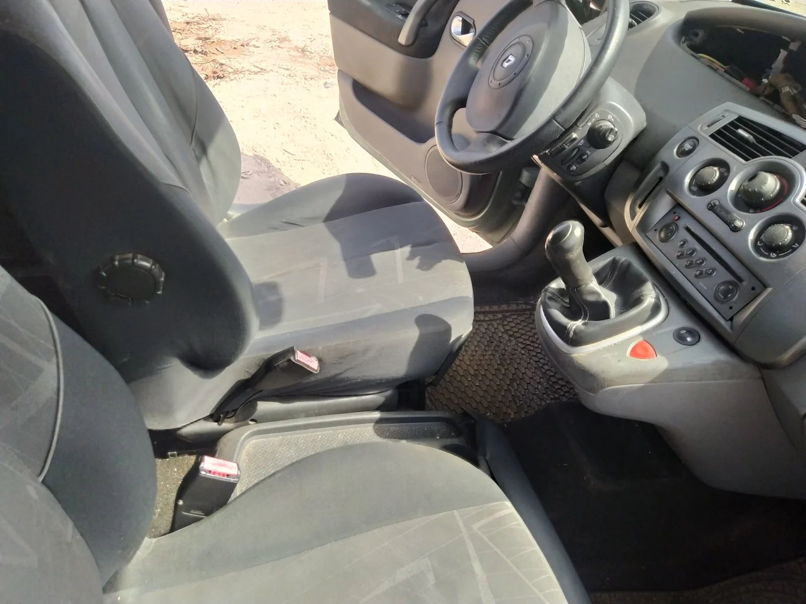 Foto de ENGANCHE CINTURON DELANTERO IZQUIERDO RENAULT SCENIC II (JM) 1.5 dCi Diesel (101 CV / 74 KW)