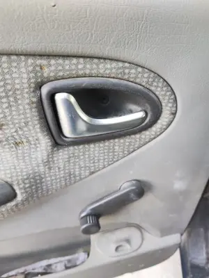 Foto de MANETA INTERIOR TRASERA IZQUIERDA RENAULT SCENIC I (JA...) 1.9 dCi Diesel CAT (102 CV / 75 KW) referencia 7700353282
