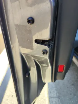 Foto de CERRADURA PUERTA DELANTERA IZQUIERDA AUDI A6 BERLINA (4B2) 2.4 V6 30V (165 CV / 121 KW) referencia 401837015