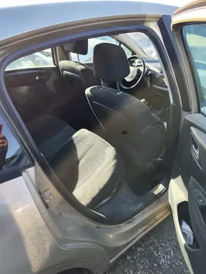 Foto de GOMAS CONTORNO PUERTA CITROEN C4 BERLINA 1.6 16V HDi (90 CV / 66 KW)