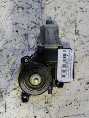 Foto de MOTOR ELEVALUNAS DELANTERO DERECHO VOLKSWAGEN POLO V (6R1) 1.2 TDI (75 CV / 55 KW) referencia 6R0959802AD