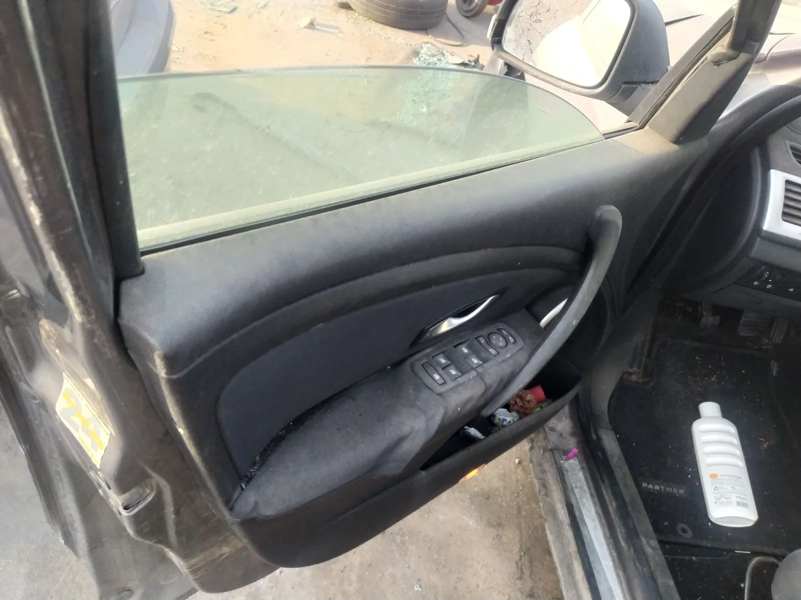 Foto de MANETA INTERIOR DELANTERA IZQUIERDA RENAULT MEGANE III SPORT TOURER 1.9 dCi Diesel (131 CV / 96 KW)