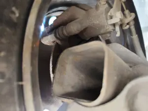 Foto de PINZA DE FRENO TRASERA IZQUIERDA RENAULT MEGANE II BERLINA 5P 1.5 dCi Diesel (101 CV / 74 KW) referencia 7701207693