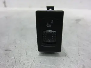 Foto de INTERRUPTOR VOLKSWAGEN PASSAT BERLINA (3B2) 1.9 TDI (116 CV / 85 KW) referencia 3B0963564