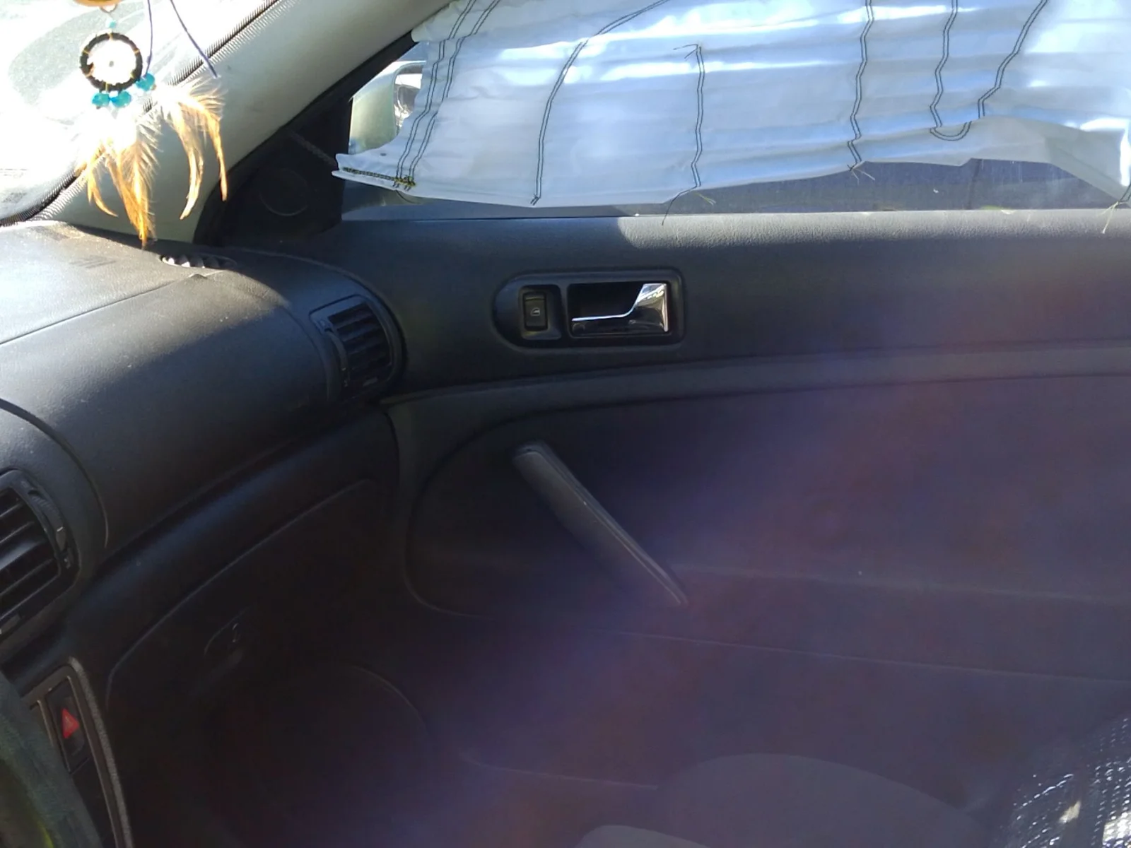 Foto de MANETA INTERIOR DELANTERA DERECHA VOLKSWAGEN PASSAT BERLINA (3B3) 1.9 TDI (131 CV / 96 KW) referencia 3B1837114T B41