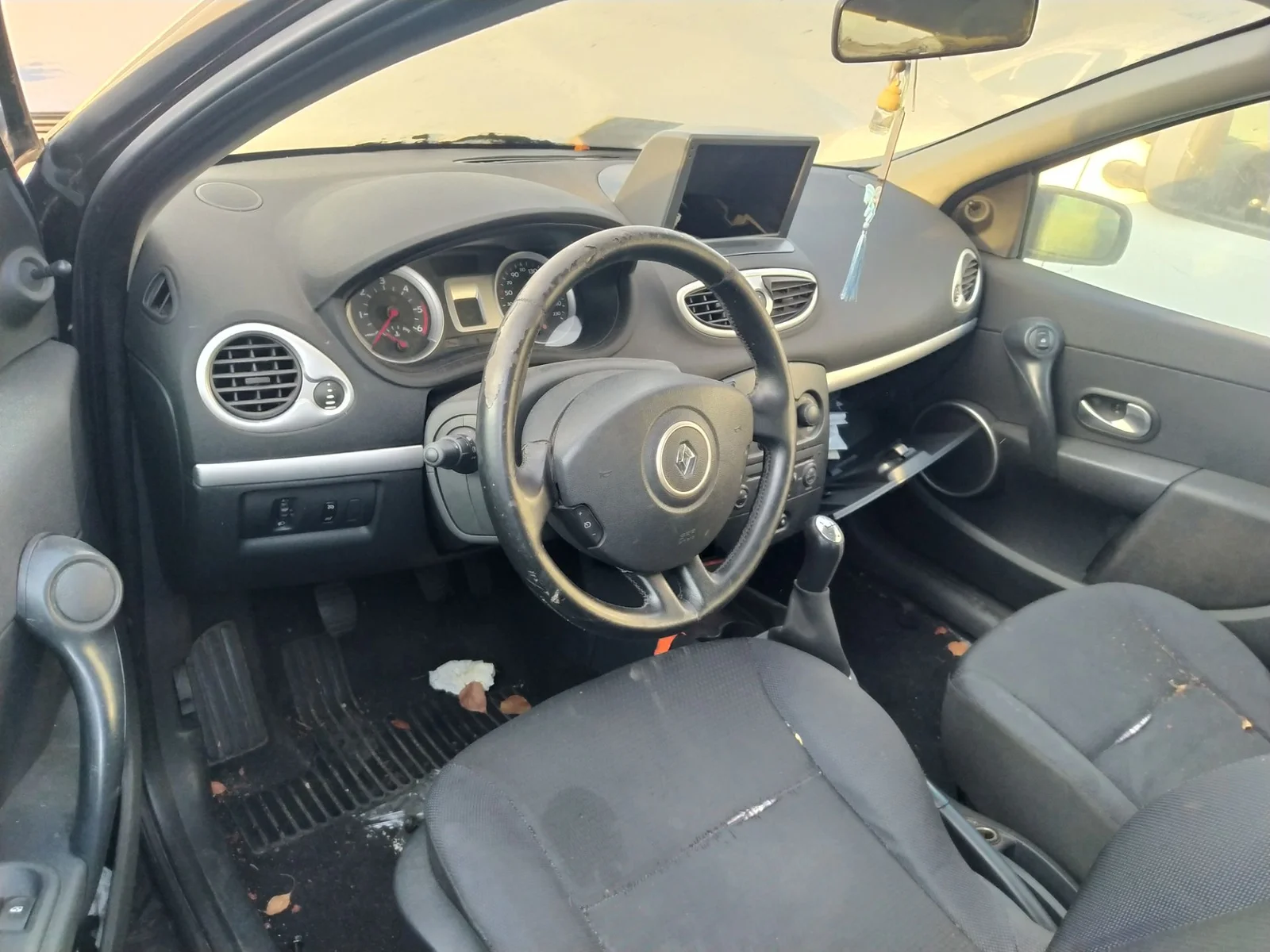 Foto de SALPICADERO RENAULT CLIO III 1.5 dCi Diesel (68 CV / 50 KW) referencia 8200884288