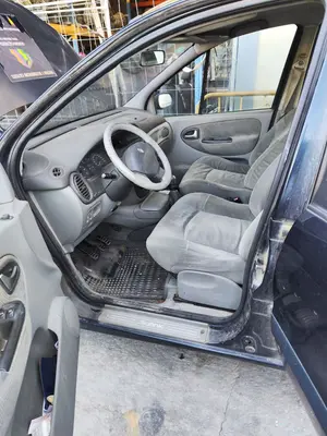 Foto de GOMAS CONTORNO PUERTA RENAULT SCENIC I (JA...) 1.9 dCi Diesel CAT (102 CV / 75 KW)
