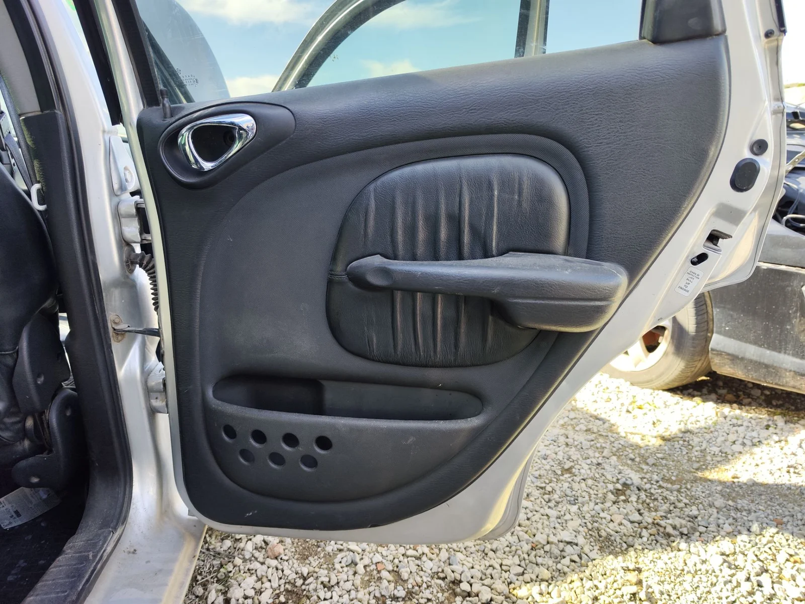 Foto de GUARNECIDO PUERTA TRASERA DERECHA CHRYSLER PT CRUISER 2.2 CRD CAT (121 CV / 89 KW) referencia 0YB80XDVAA
