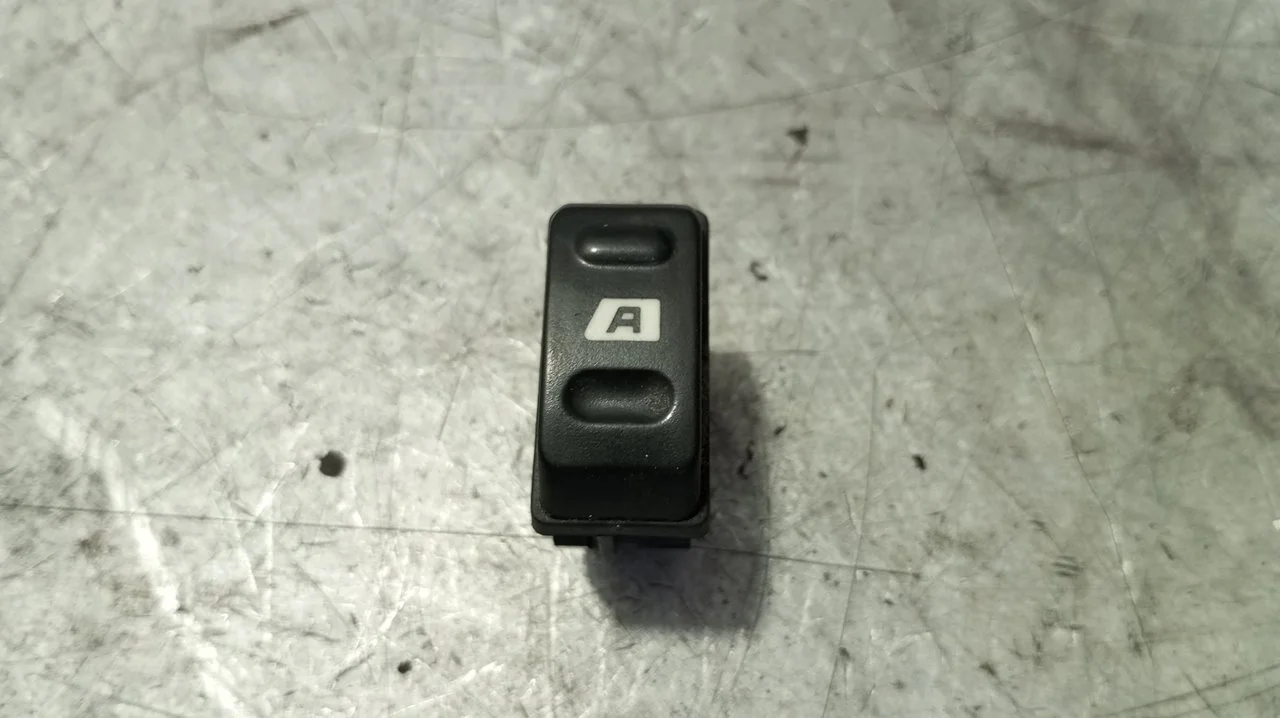 Foto de MANDO ELEVALUNAS TRASERO DERECHO CITROEN XSARA PICASSO 1.6 16V HDi (90 CV / 66 KW) referencia 22681