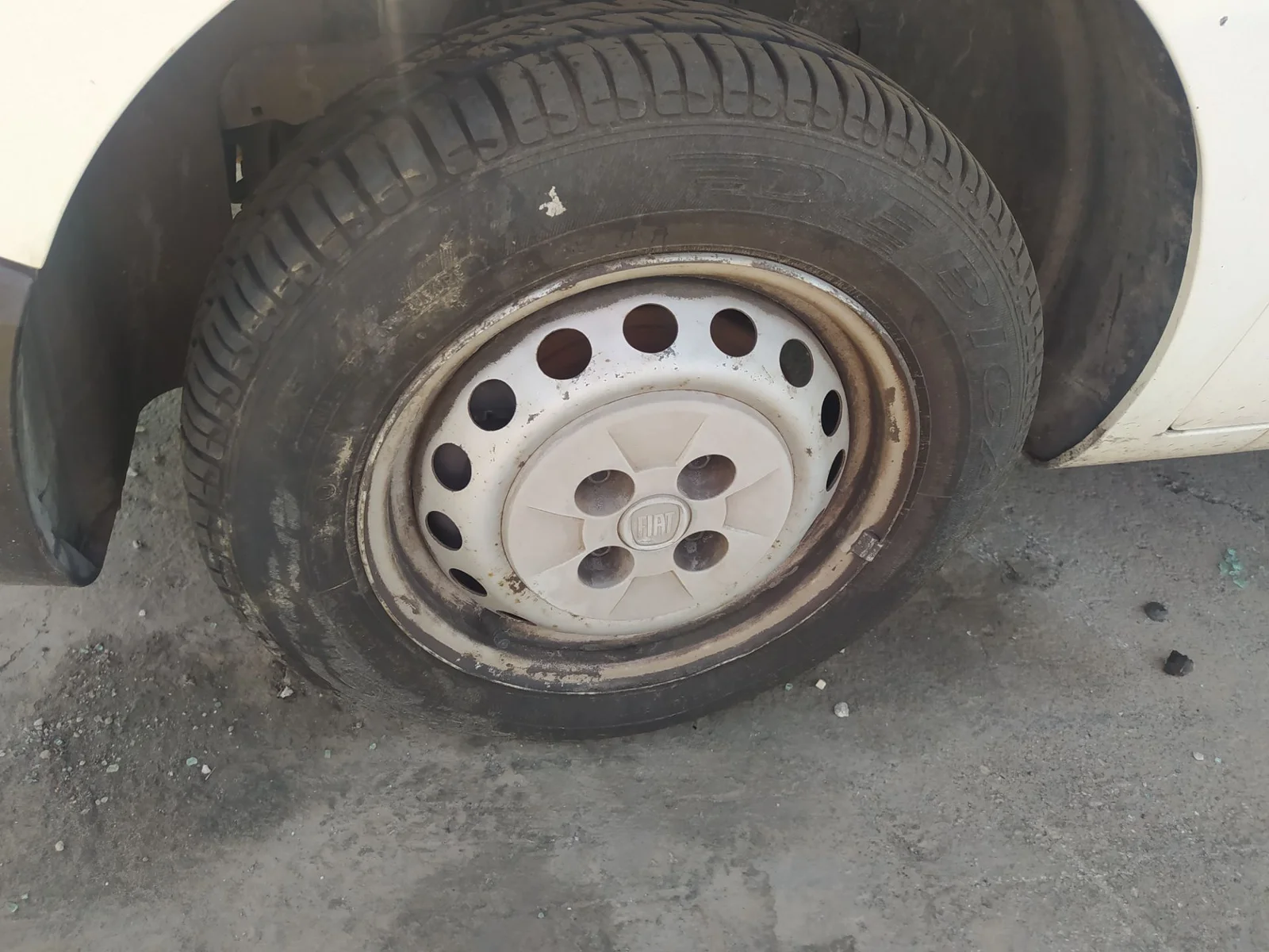 Foto de PASO RUEDA DELANTERO IZQUIERDO FIAT III FIORINO (225) 1.3 16V JTD CAT (75 CV / 55 KW) referencia 0735709651