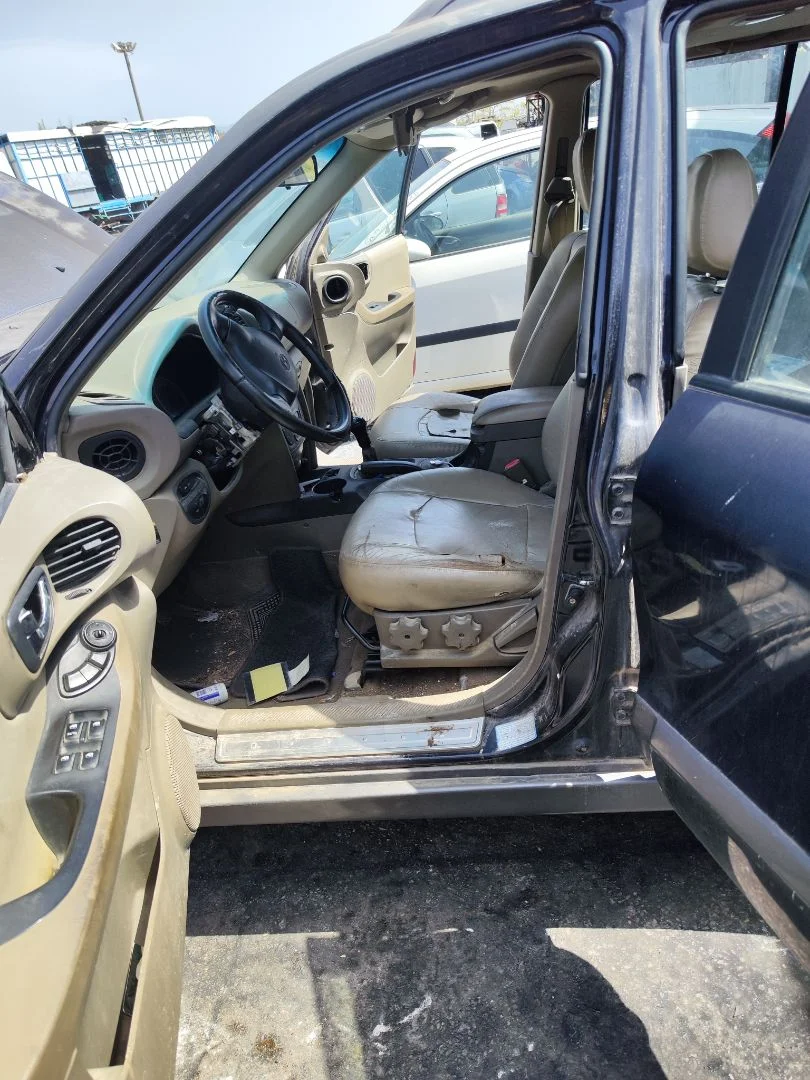 Foto de GOMAS CONTORNO PUERTA HYUNDAI SANTA FE (SM) 2.4 CAT (146 CV / 107 KW)