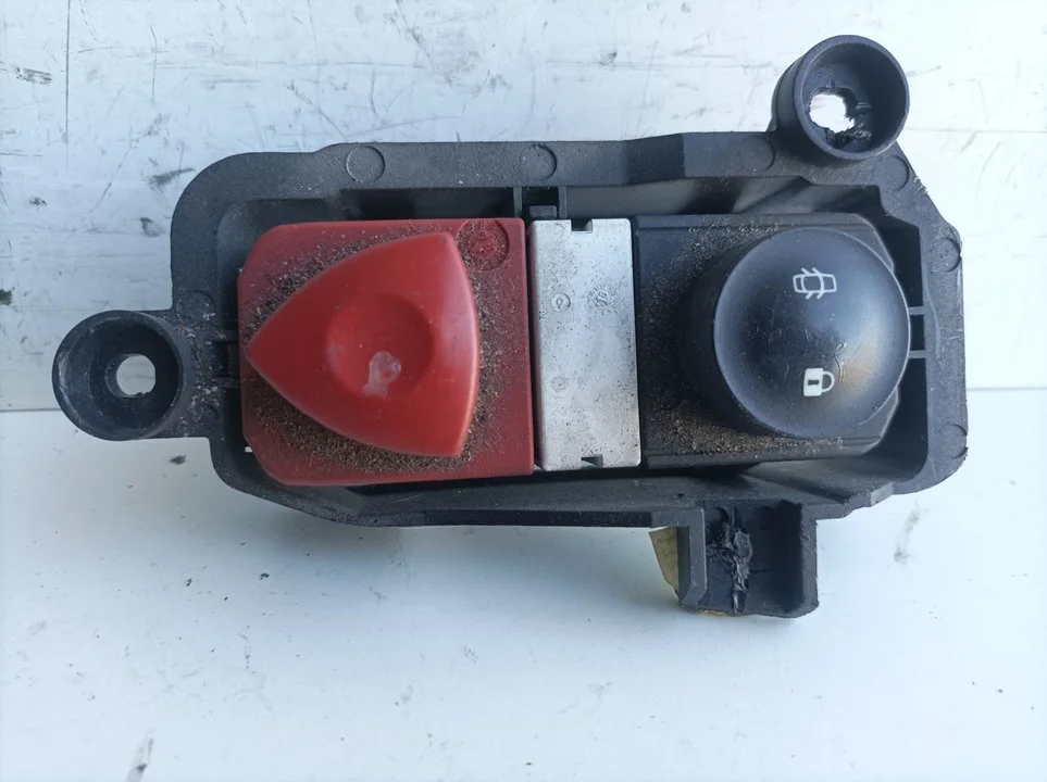 Foto de WARNING RENAULT SCENIC II (JM) 1.9 dCi Diesel (120 CV / 88 KW) referencia 88040001