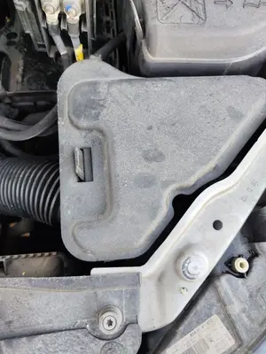 Foto de CAJA FILTRO AIRE CITROEN C4 BERLINA 1.6 16V HDi FAP (109 CV / 80 KW)