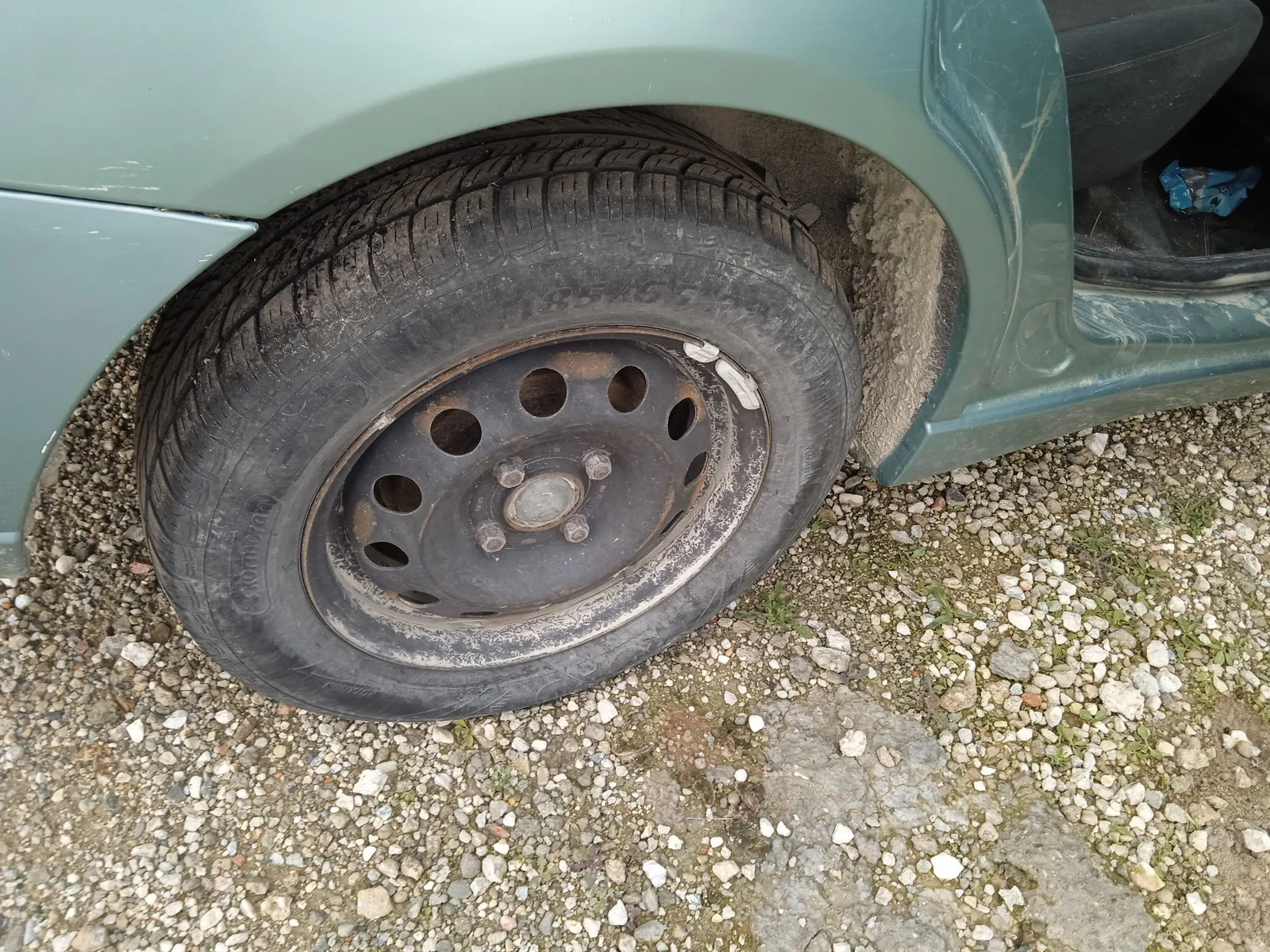 Foto de BRAZO SUSPENSION TRASERO DERECHO FORD FOCUS FAMILIAR (CAK) 1.8 TDDI Turbodiesel CAT (90 CV / 66 KW)