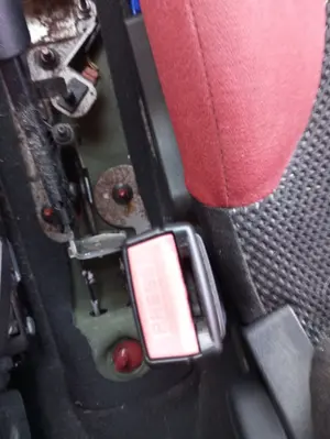 Foto de ENGANCHE CINTURON DELANTERO DERECHO CITROEN C2 1.4  (73 CV / 54 KW)