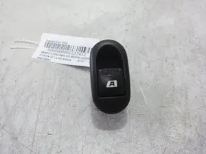 Foto de MANDO ELEVALUNAS DELANTERO IZQUIERDO CITROEN C3 1.4 HDi (68 CV / 50 KW) referencia 96401469XT