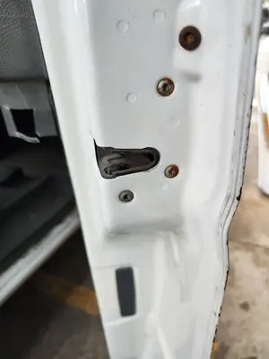 Foto de CERRADURA PUERTA DELANTERA DERECHA MERCEDES-BENZ VITO FURGÓN (639) 2.1 CDI CAT (109 CV / 80 KW) referencia A6397201035