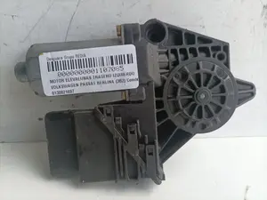 Foto de MOTOR ELEVALUNAS TRASERO IZQUIERDO VOLKSWAGEN PASSAT BERLINA (3B2) 1.9 TDI (110 CV / 81 KW) referencia 0130821697