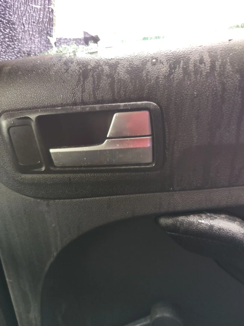 Foto de MANETA INTERIOR TRASERA DERECHA FORD FOCUS BERLINA (CAP) 1.6 TDCi CAT (90 CV / 66 KW) referencia 1470111
