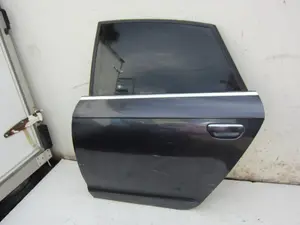 Foto de PUERTA TRASERA IZQUIERDA AUDI A6 BERLINA (4F2) 4.2 V8 40V (335 CV / 246 KW)