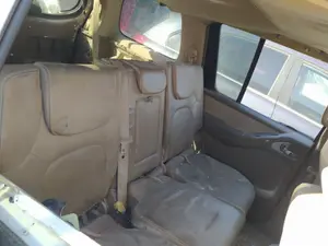 Foto de ENGANCHE CINTURON TRASERO CENTRAL NISSAN PATHFINDER (R51) 2.5 dCi Diesel CAT (171 CV / 126 KW)